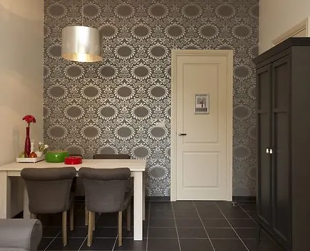 Short Group Plantage Hotel